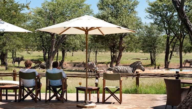 Ongava Tented Camp -Terrasse der Lounge